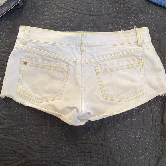 Ombré Jean Shorts - Picture 2 of 3